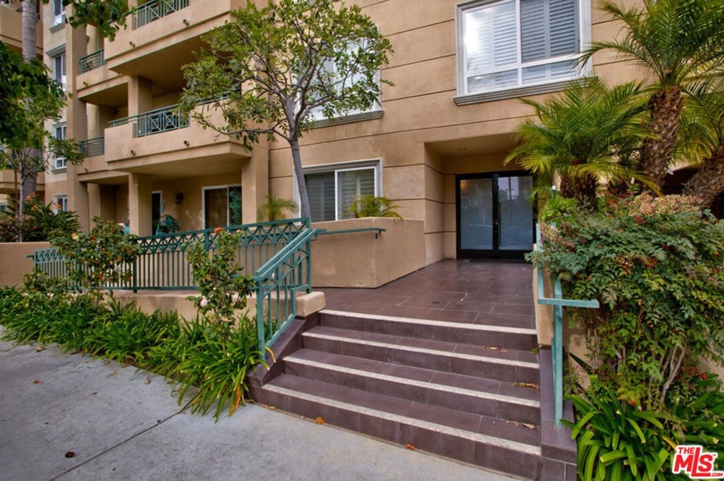 2230 Bentley Ave, Los Angeles CA  90064-5522 exterior
