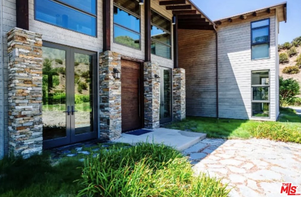 755 Crater Camp Dr, Calabasas, CA 91302-2121