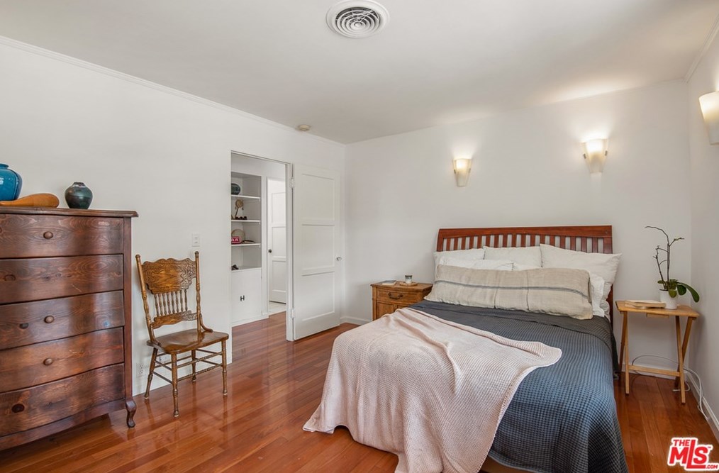 8101 Handley Ave, Los Angeles CA 90045-3323 exterior