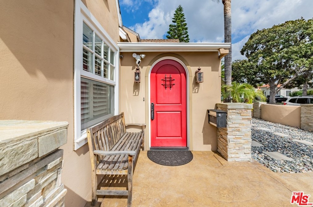533 Irving Blvd, Los Angeles, CA 90004-1406