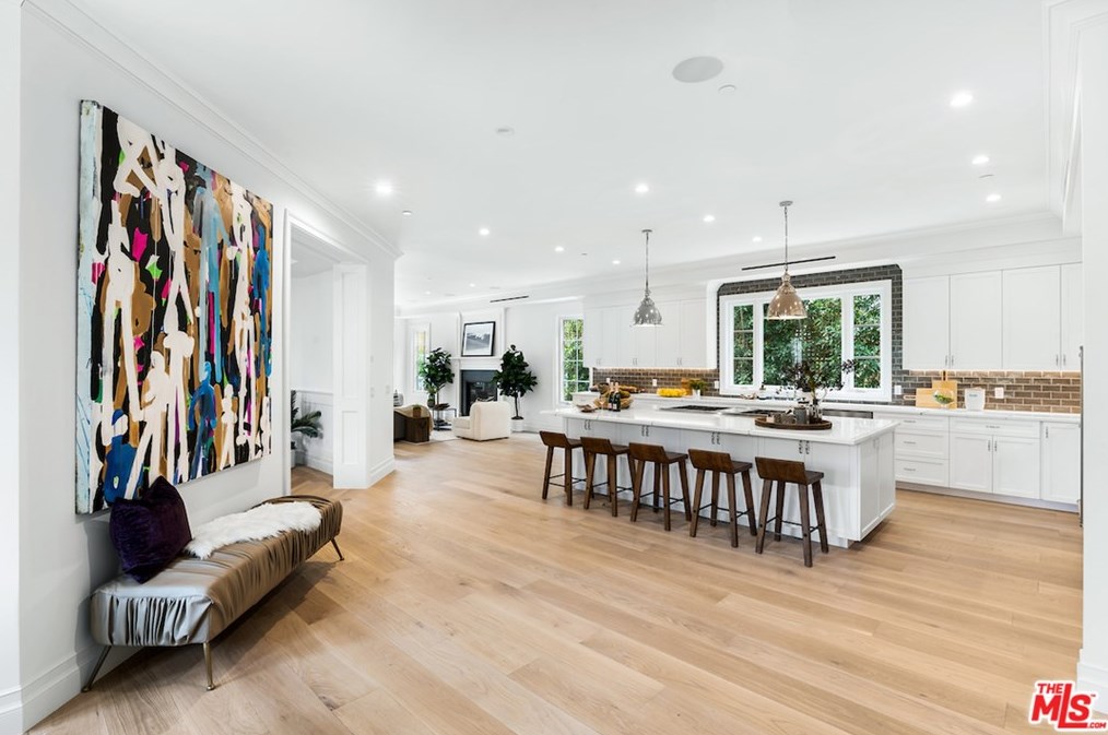 107 Gunston Dr, Los Angeles, CA 90049-2012
