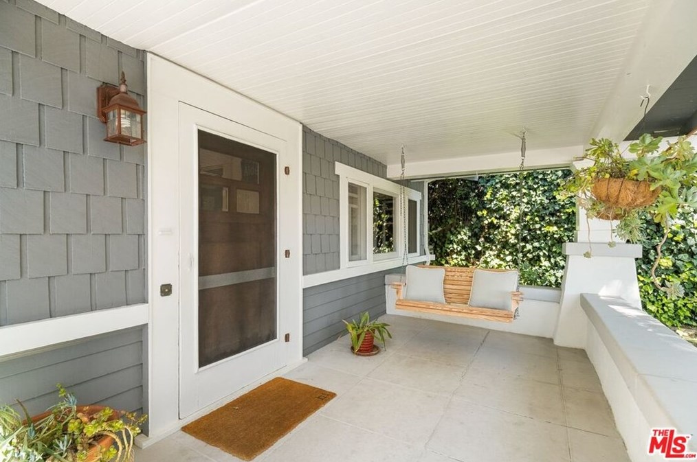 2115 Rodney Dr, Los Angeles, CA 90027-2009