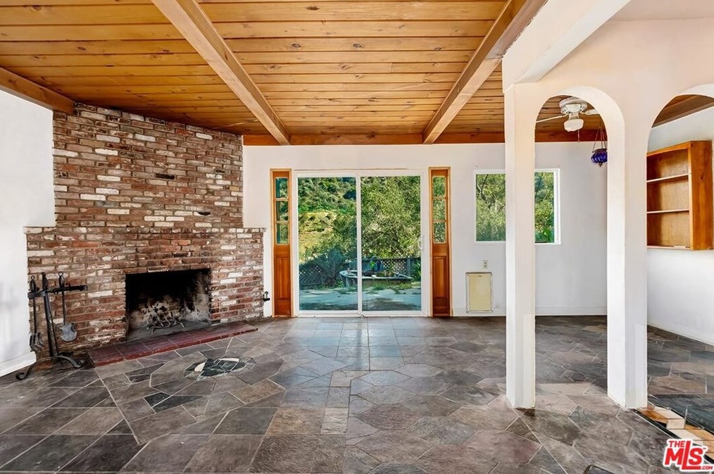 8515 Cres Dr, Los Angeles CA  90046-1807 exterior