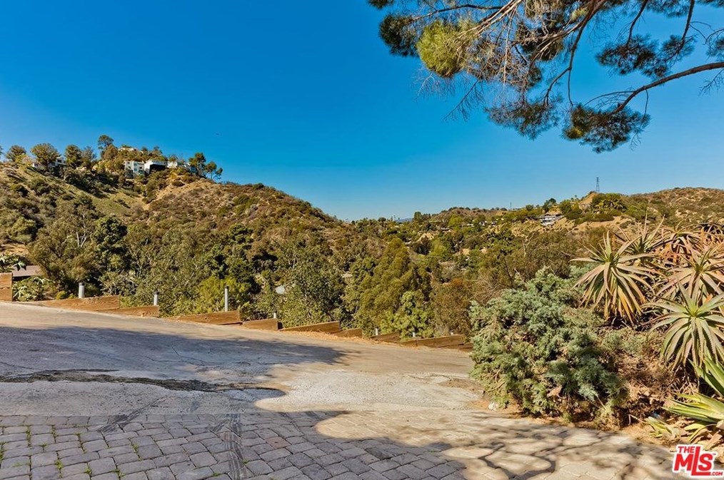 8515 Cres Dr, Los Angeles CA  90046-1807 exterior
