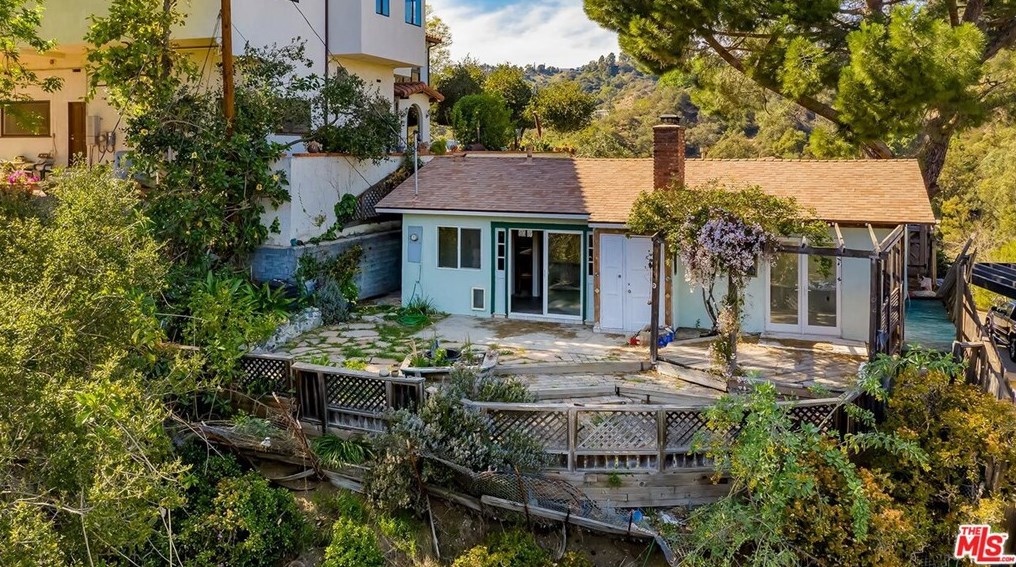 8515 Crescent Dr, Los Angeles CA  90046-1804 exterior