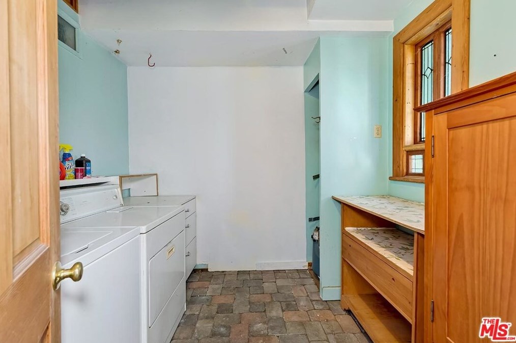 8515 Cres Dr, Los Angeles CA  90046-1807 exterior