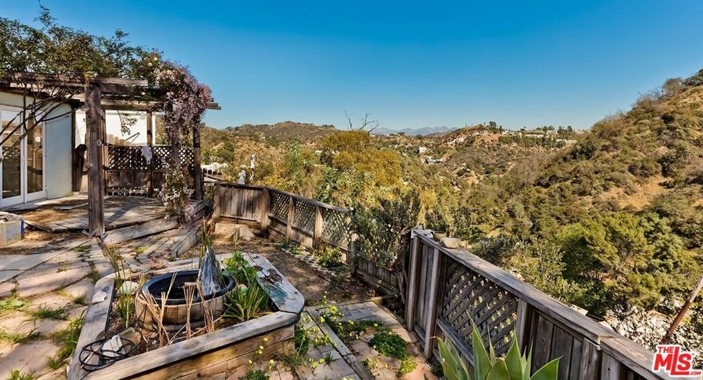 8515 Cres Dr, Los Angeles CA  90046-1807 exterior