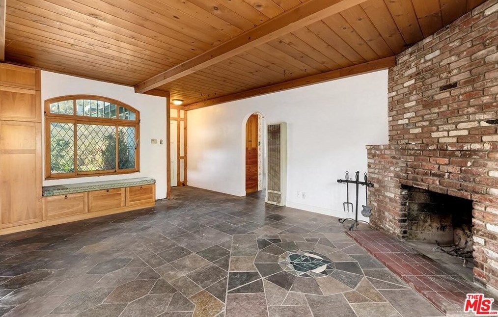 8515 Cres Dr, Los Angeles CA  90046-1807 exterior
