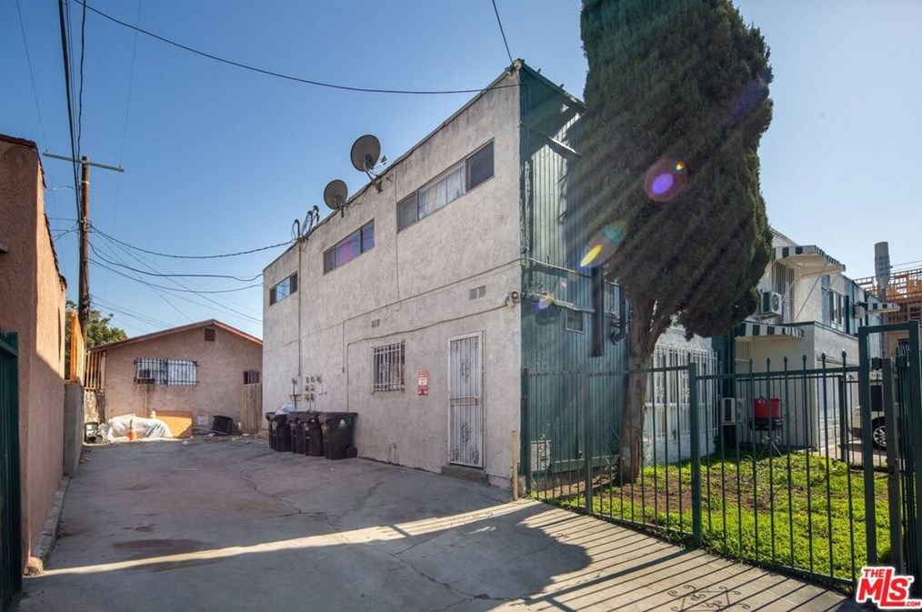7112 Harvard Blvd, Los Angeles CA  90047-1954 exterior