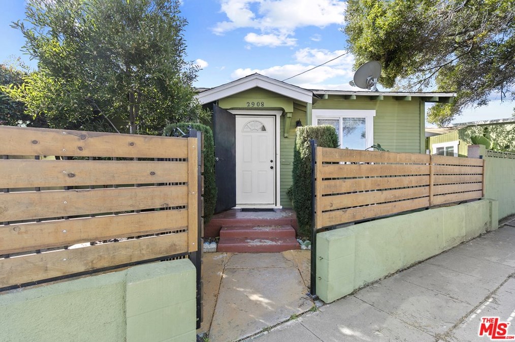 2908 Southwest Dr, Los Angeles, CA 90043-4449