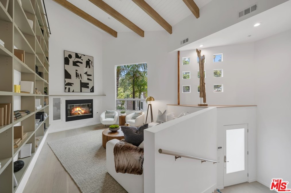 5843 Tuxedo Ter, Los Angeles, CA 90068-2459
