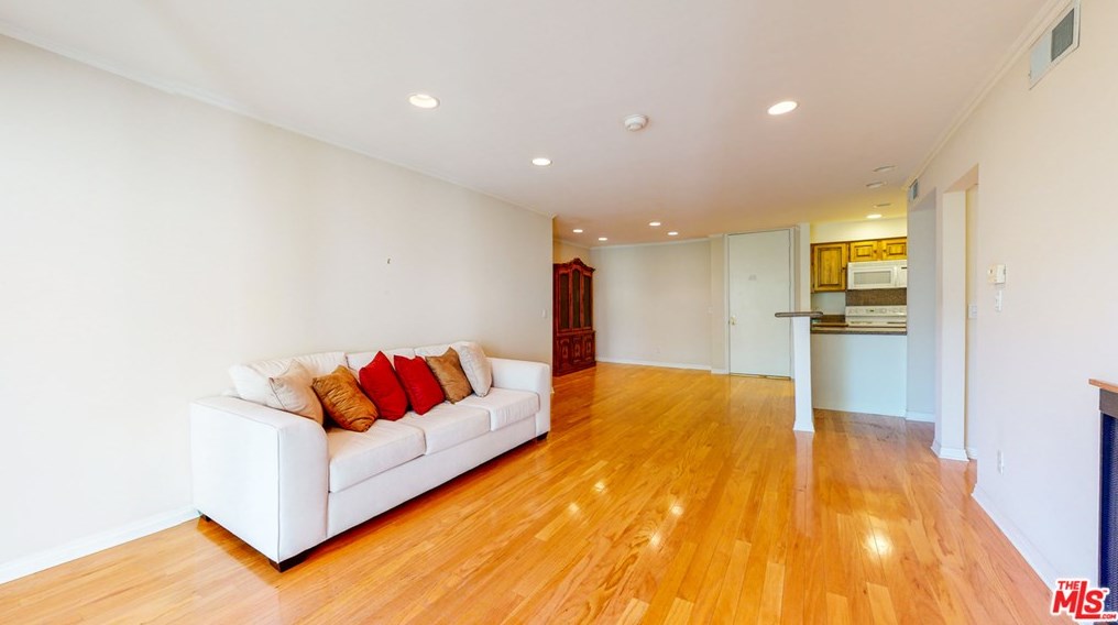 7202 Raintree Cir, Los Angeles, CA 90230-4416