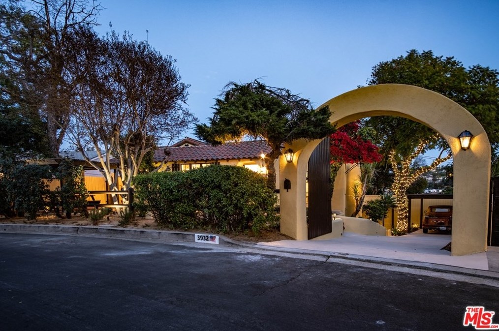 3932 Roderick Rd, Los Angeles, CA 90065-3735