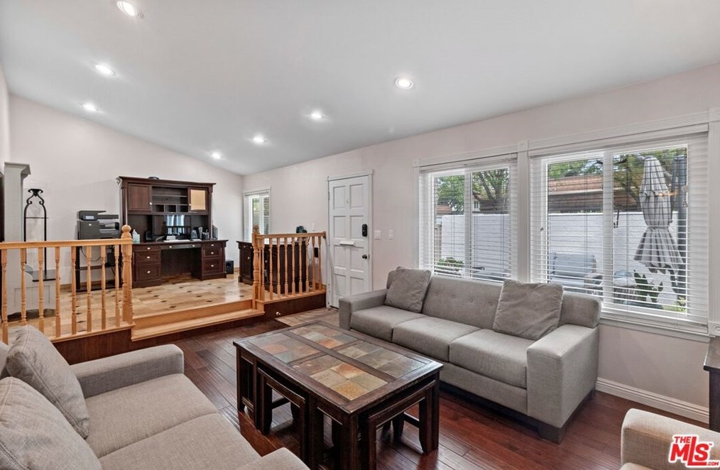 22303 James Alan Cir, Chatsworth, CA 91311-2055