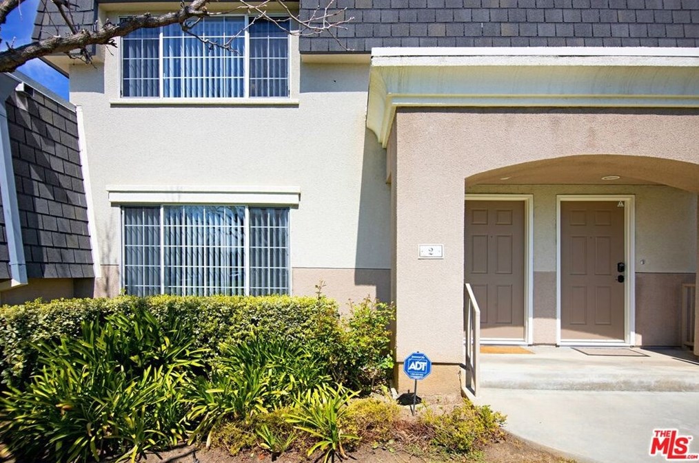 19142 Haynes St, Los Angeles, CA 91335-5860