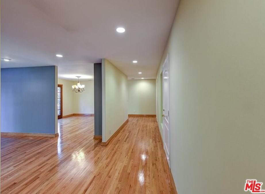 6104 Warner Dr, Los Angeles CA  90048-5308 exterior