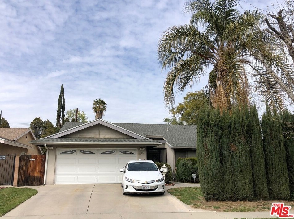 18901 Willard St, Los Angeles, CA 91335-1146