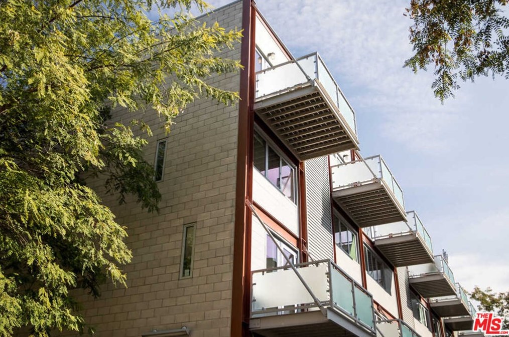 3450 Cahuenga Blvd, Los Angeles CA  90068-3702 exterior