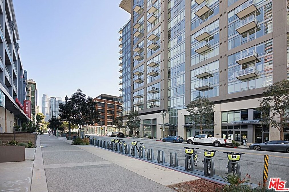 1100 Hope St, Los Angeles CA  90015-4308 exterior