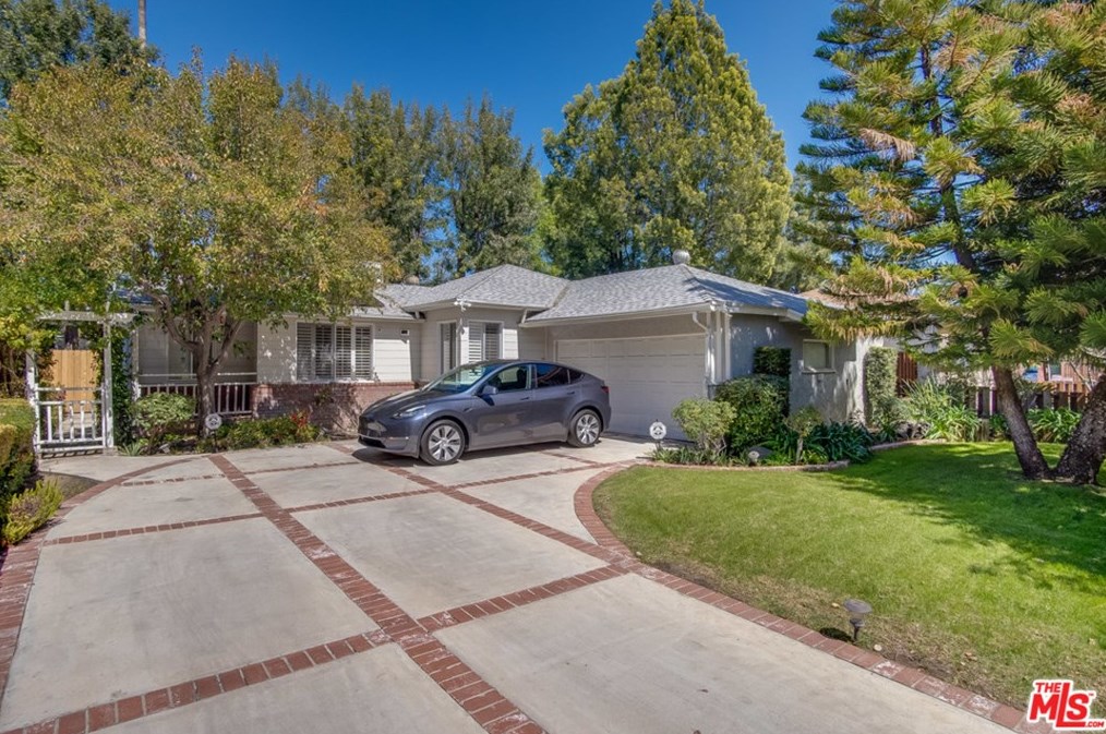 18307 Jovan St, Los Angeles, CA 91335-7042