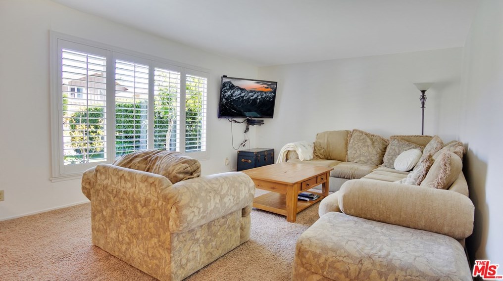 5665 Medeabrook Pl, Calabasas, CA 91301