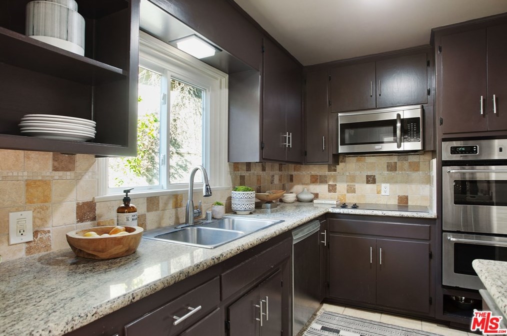 2322 Canyon Dr, Los Angeles CA  90068-2412 exterior
