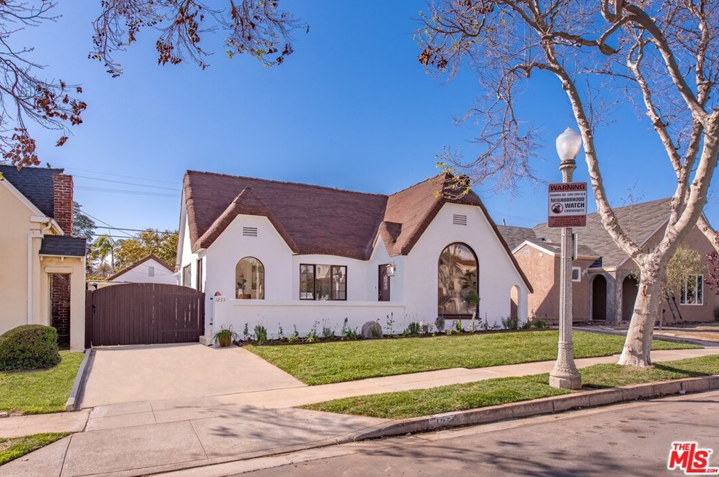 1255 Carmona Ave, Los Angeles, CA 90019-2531