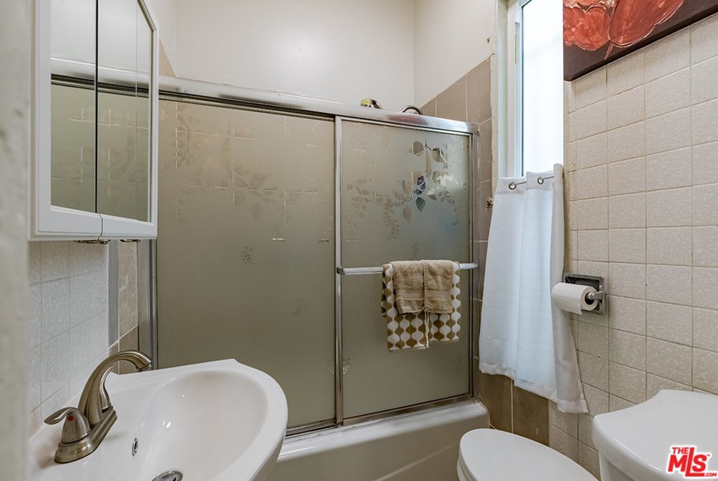 1633 12th Pl, Los Angeles CA  90015-1971 exterior