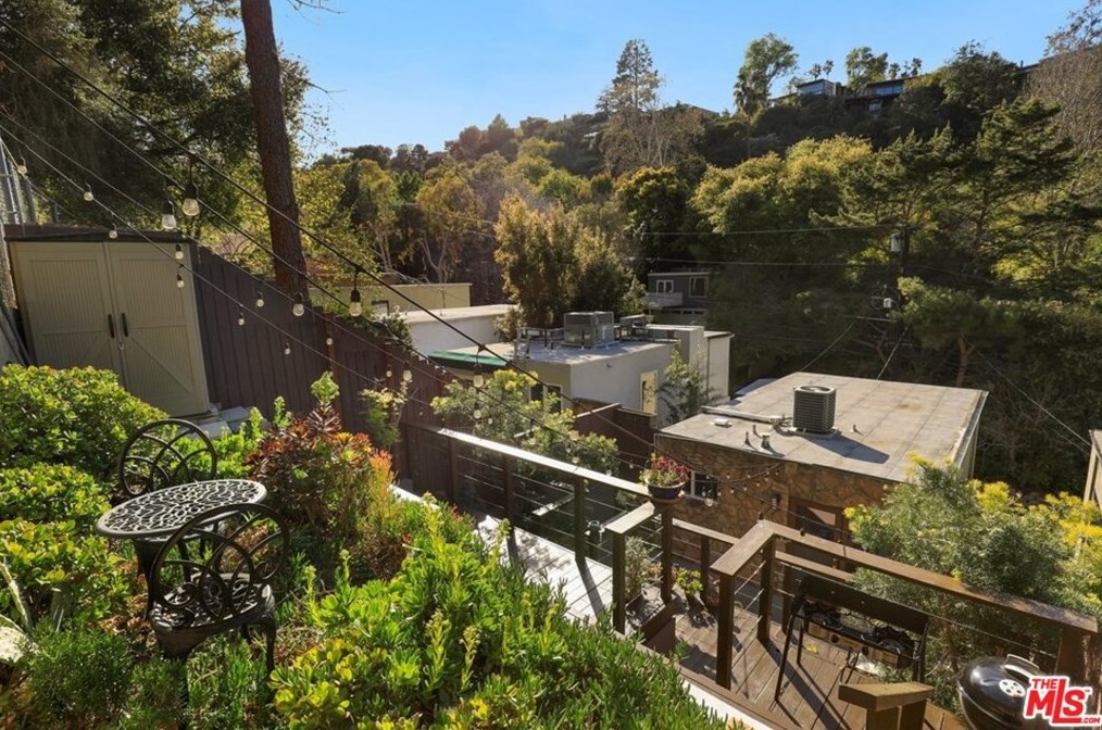 8806 Wonderland Ave, Los Angeles CA  90046-1852 exterior