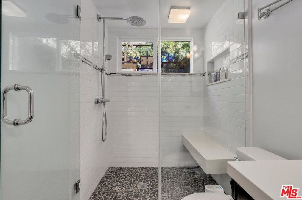 8806 Wonderland Ave, Los Angeles CA  90046-1852 exterior