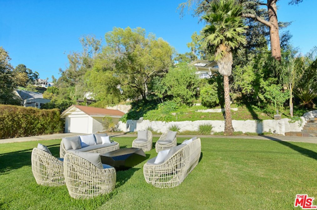 2200 Canyon Dr, Los Angeles, CA 90068