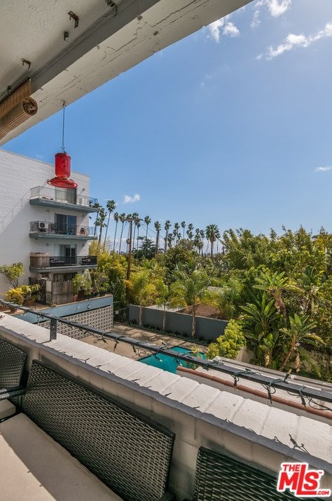 7560 Hollywood Blvd, Los Angeles CA  90046-2860 exterior