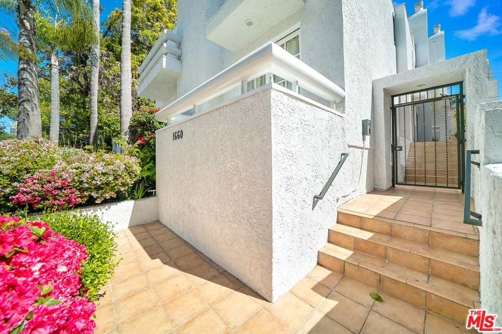 1660 Malcolm Ave, Los Angeles CA  90024-5781 exterior