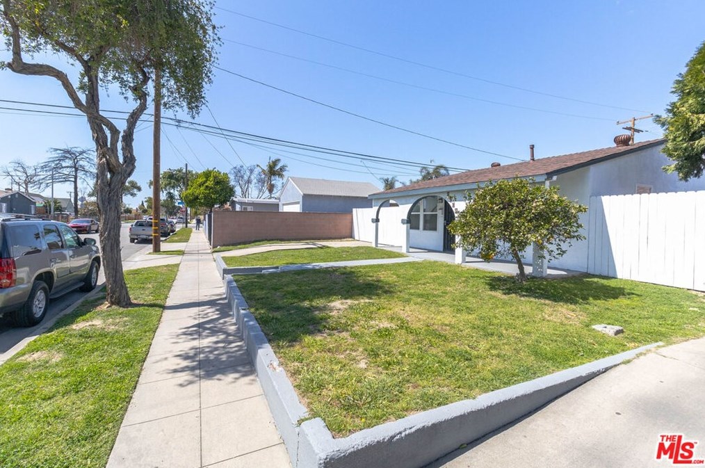 4915 E San Luis St, Compton, CA 90221
