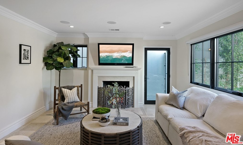 9606 Cresta Dr, Los Angeles CA  90035-4004 exterior