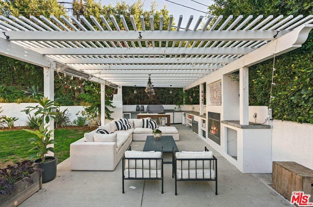 9606 Cresta Dr, Los Angeles CA  90035-4004 exterior