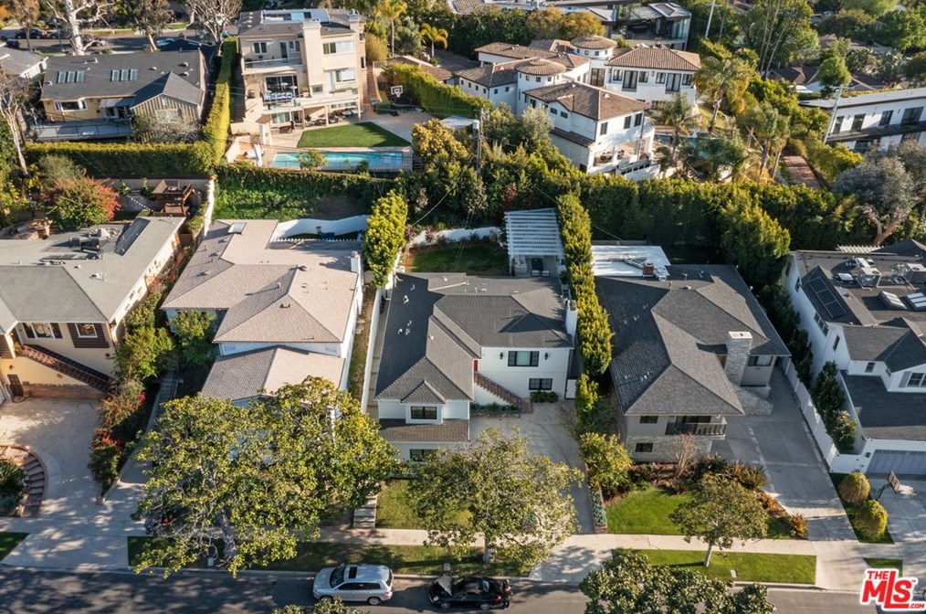 9606 Cresta Dr, Los Angeles CA  90035-4004 exterior