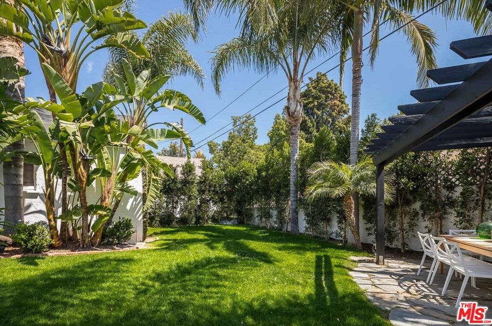 1612 Ogden Dr, Los Angeles, CA 90019-4903