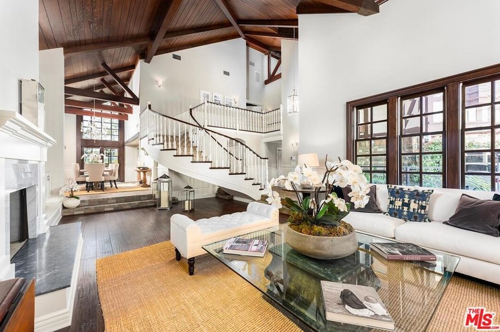 4319 La Barca Dr, Los Angeles, CA 91356-5021