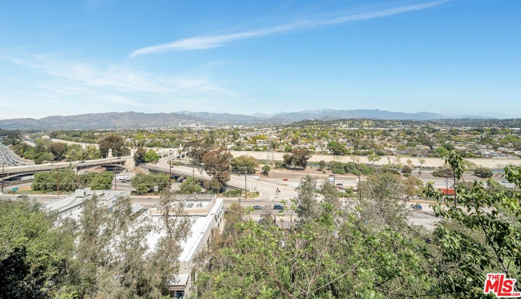 2929 Waverly Dr, Los Angeles CA  90039-2051 exterior