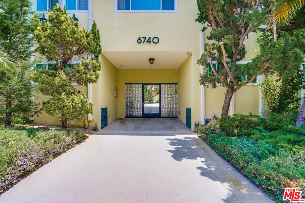 6740 Springpark Ave, Los Angeles, CA 90056-2368