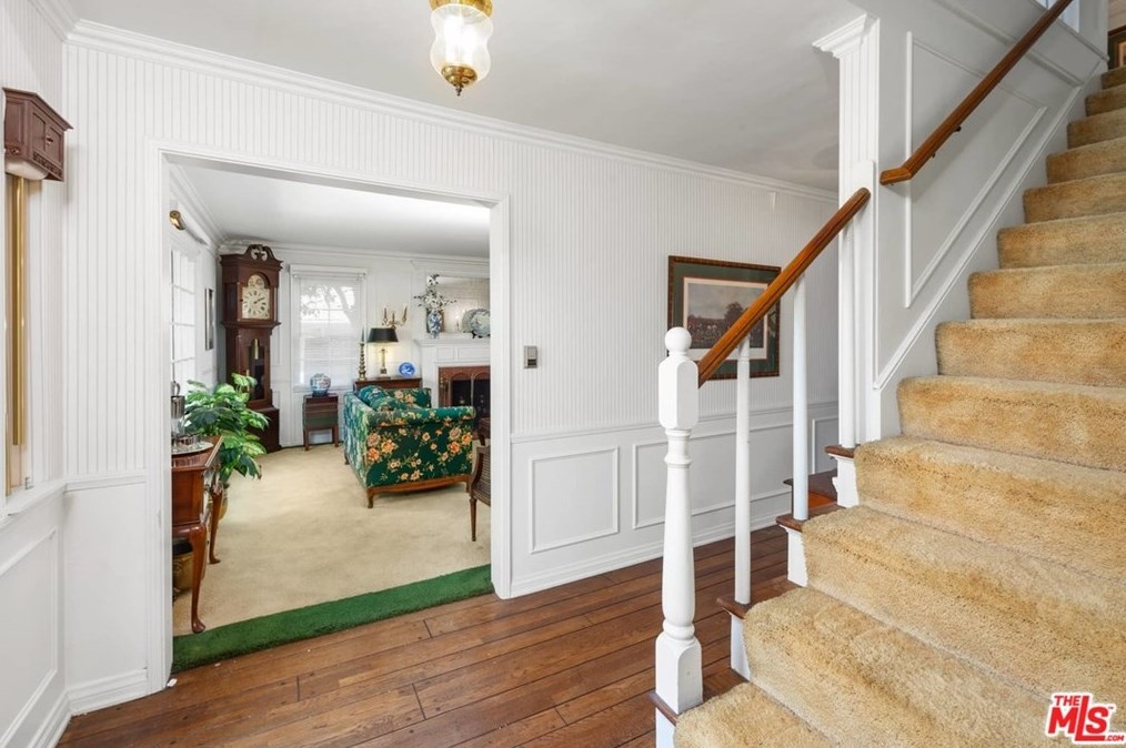 318 Thurston Ave, Los Angeles CA  90049-3126 exterior