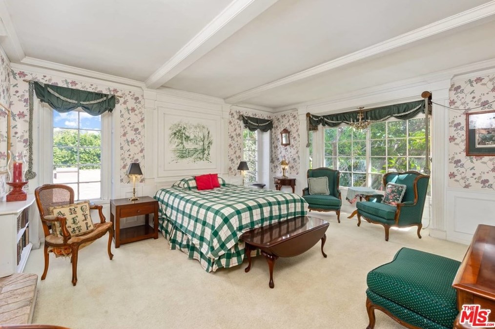 318 Thurston Ave, Los Angeles CA  90049-3126 exterior