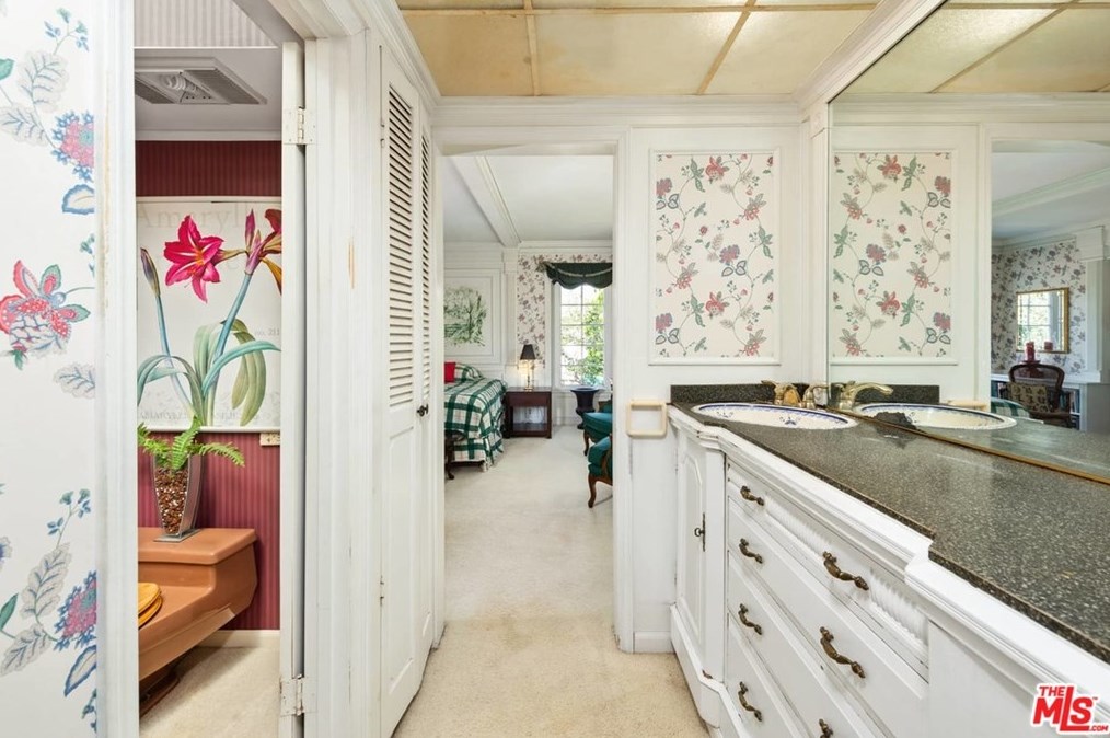 318 Thurston Ave, Los Angeles CA  90049-3126 exterior