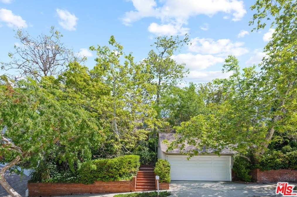 318 Thurston Ave, Los Angeles, CA 90049-3126