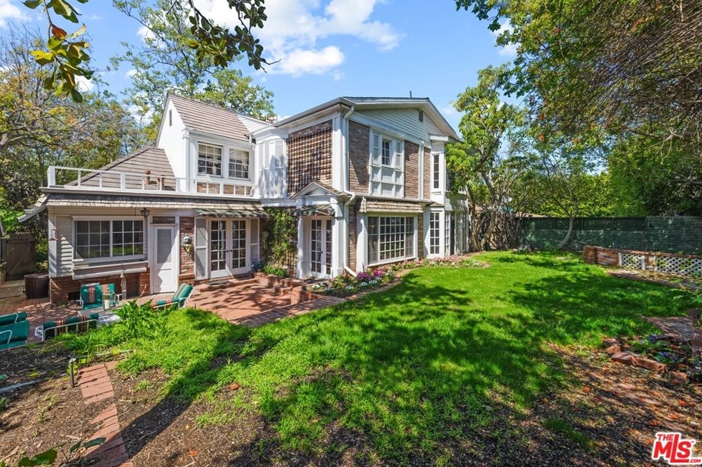 318 Thurston Ave, Los Angeles CA  90049-3126 exterior