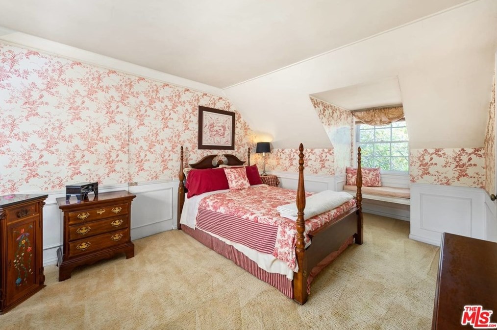 318 Thurston Ave, Los Angeles CA  90049-3126 exterior