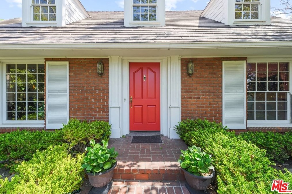 318 Thurston Ave, Los Angeles CA  90049-3126 exterior