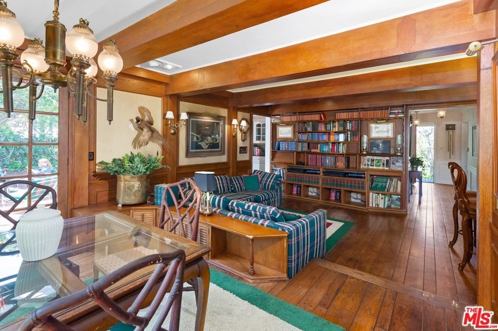 318 Thurston Ave, Los Angeles CA  90049-3126 exterior