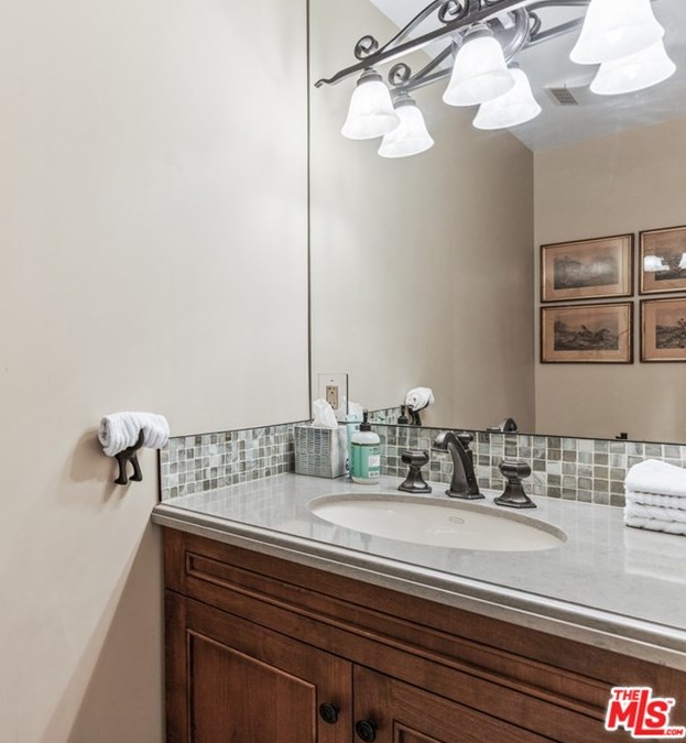 108 El Molino Ave, Pasadena CA  91101-2583 exterior